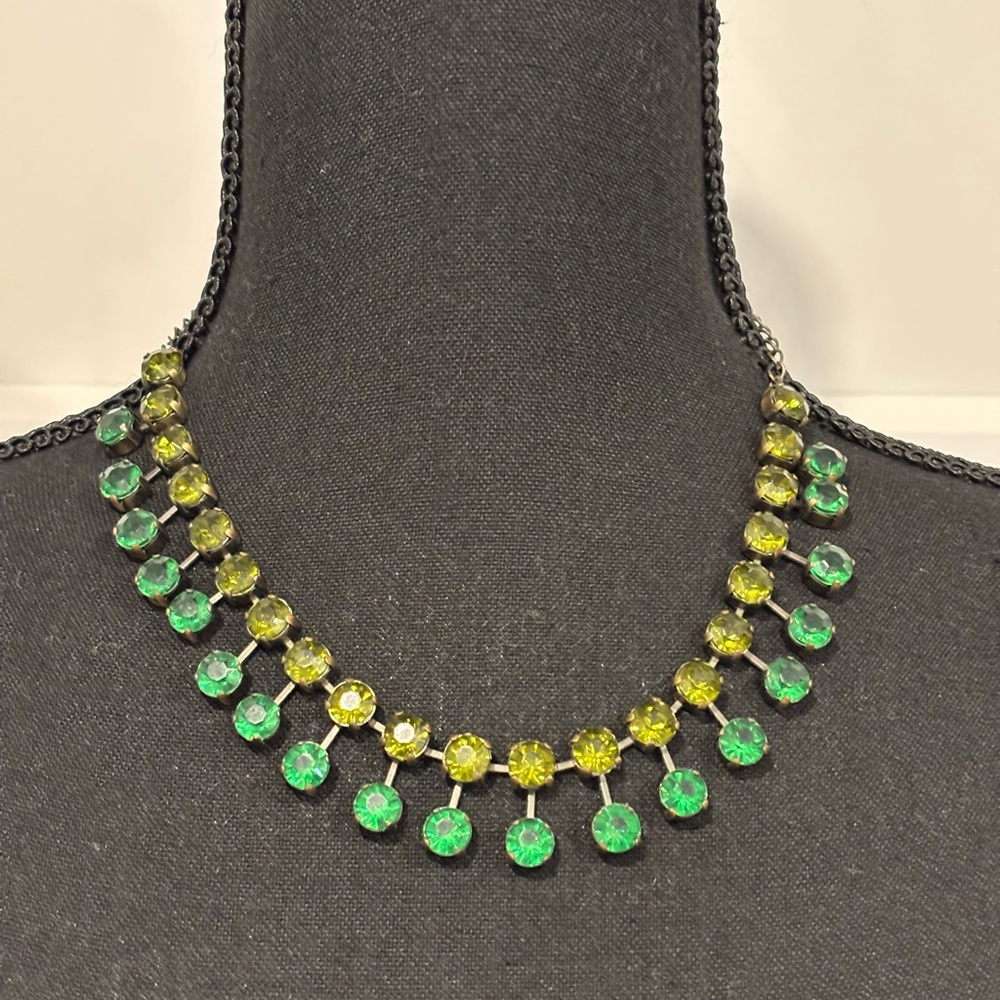 Accent green and gold necklace